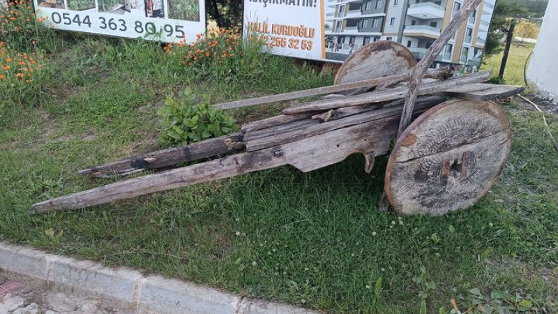 Bir tarih yok oluyor.