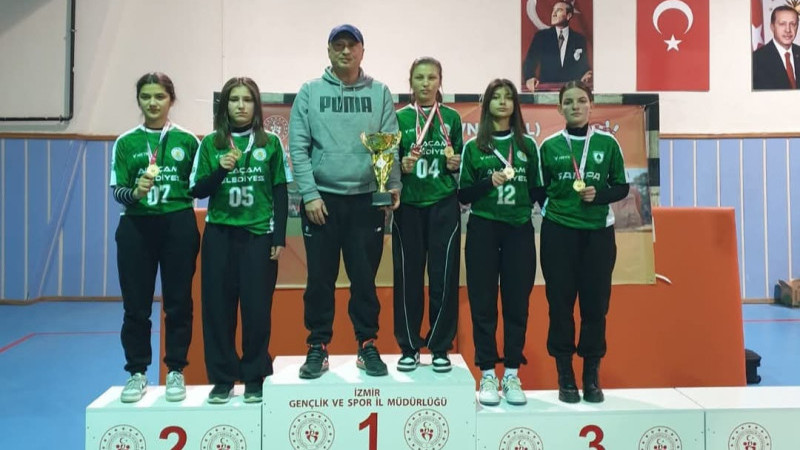 Alaçamspor Bocce Takımı çim topuTürkiye şampiyonu oldu.