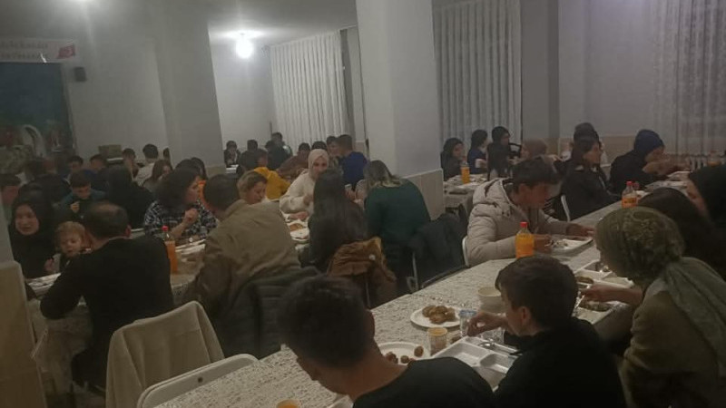 Şehit Kadir Kara A.İ.H.Lisesi iftarda buluştu.