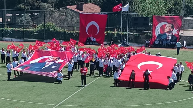    Bu gün gençler bayram yaptı.