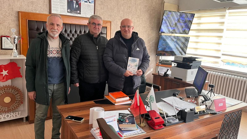 Yakakent’li emekli öğretmenden anlamlı bağış.