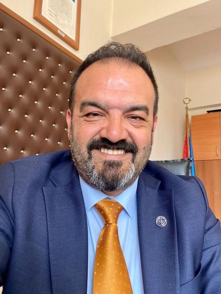 Ayhan Dodur;Bataklığı kurutmuyoruz,Sinek avlıyoruz.